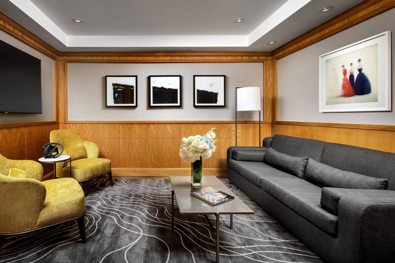 The Ritz-Carlton, Toronto Hotel Exterior photo